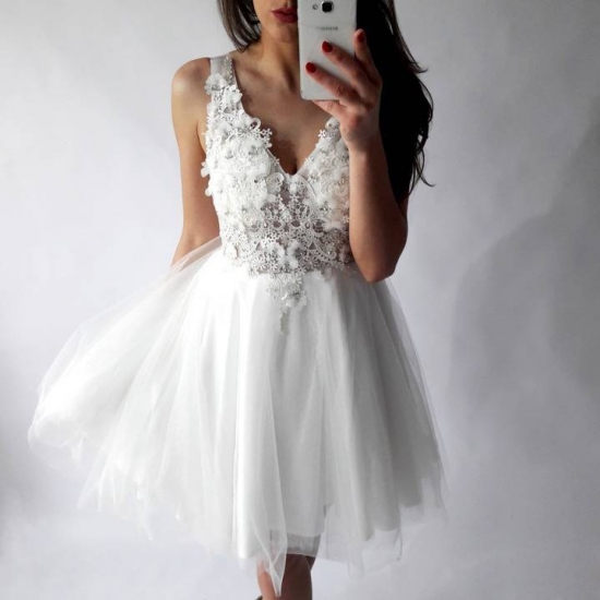 A-Line V-Neck Short White Tulle Homecoming Dress with Lace Appliques - Click Image to Close